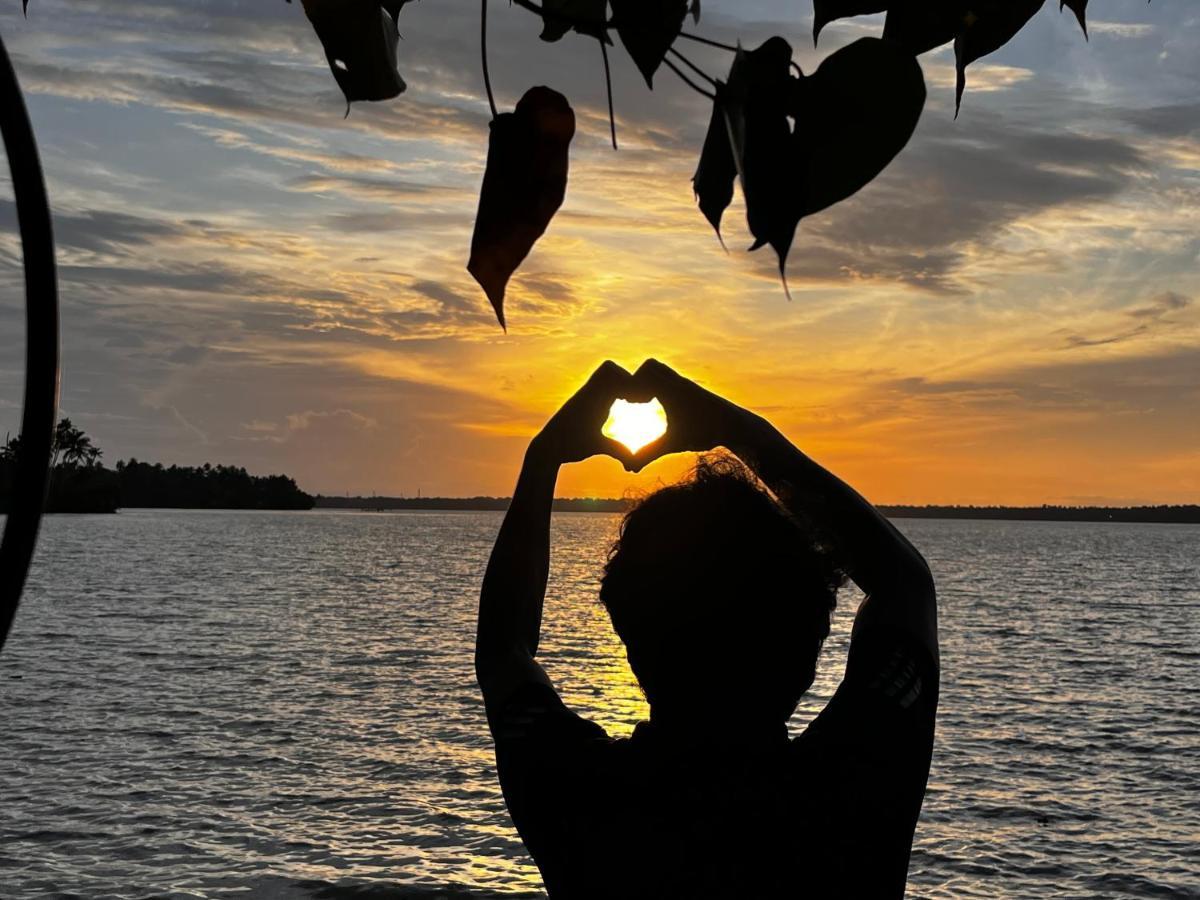 Santa Maria Hostel Munroe Island Mundrothuruth Luaran gambar