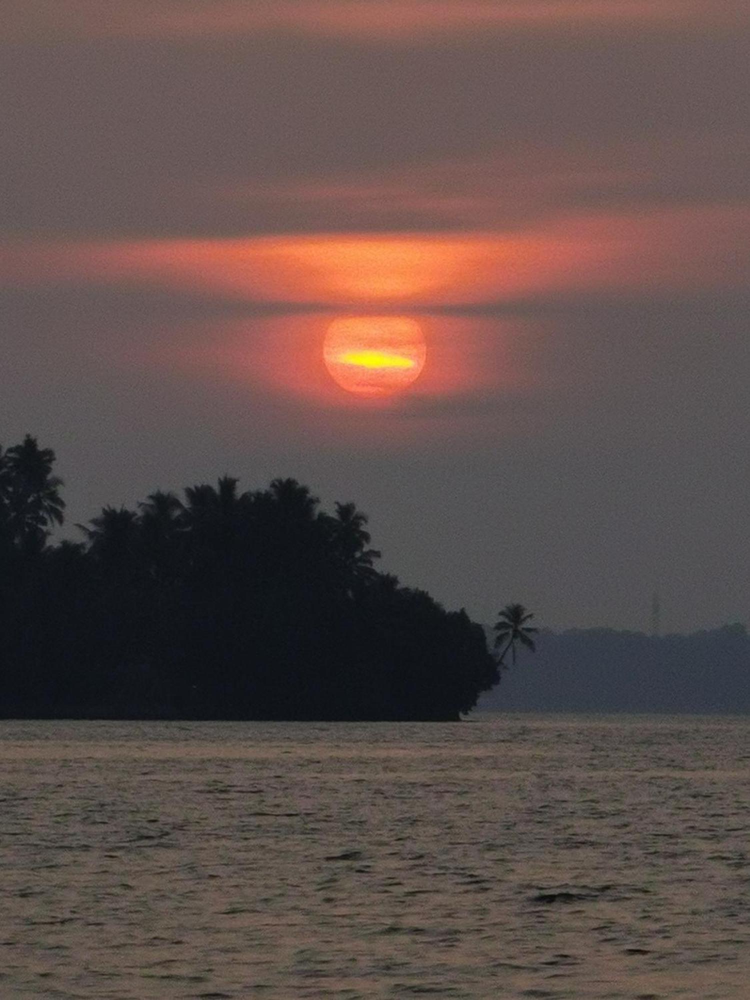 Santa Maria Hostel Munroe Island Mundrothuruth Luaran gambar
