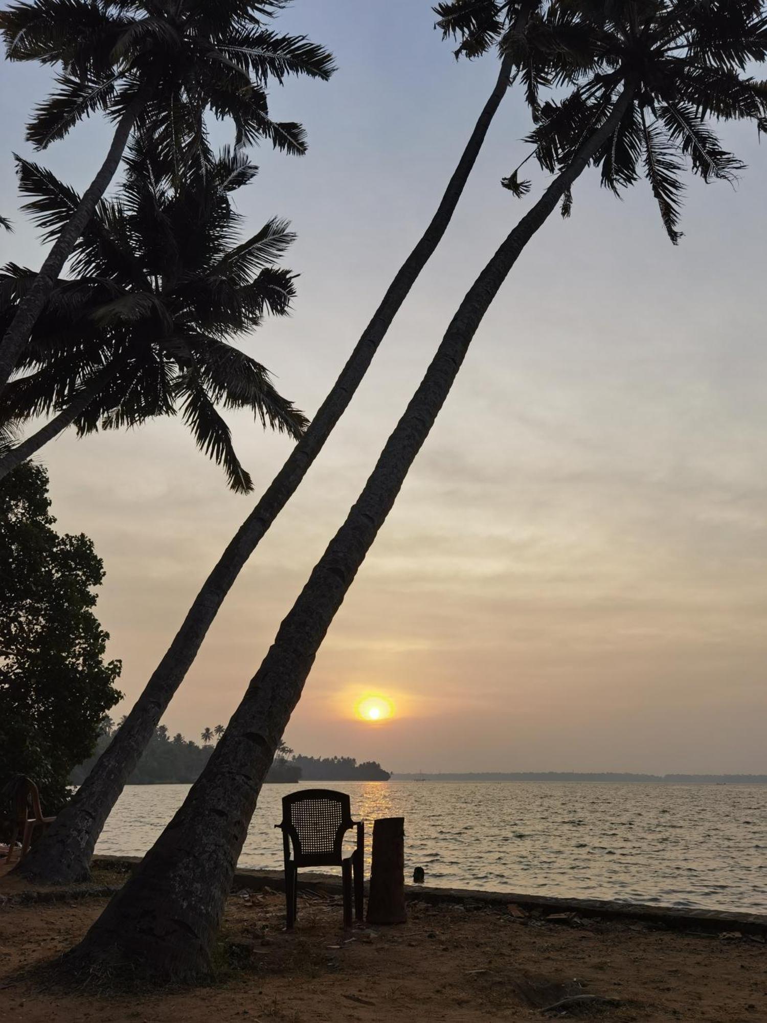 Santa Maria Hostel Munroe Island Mundrothuruth Luaran gambar
